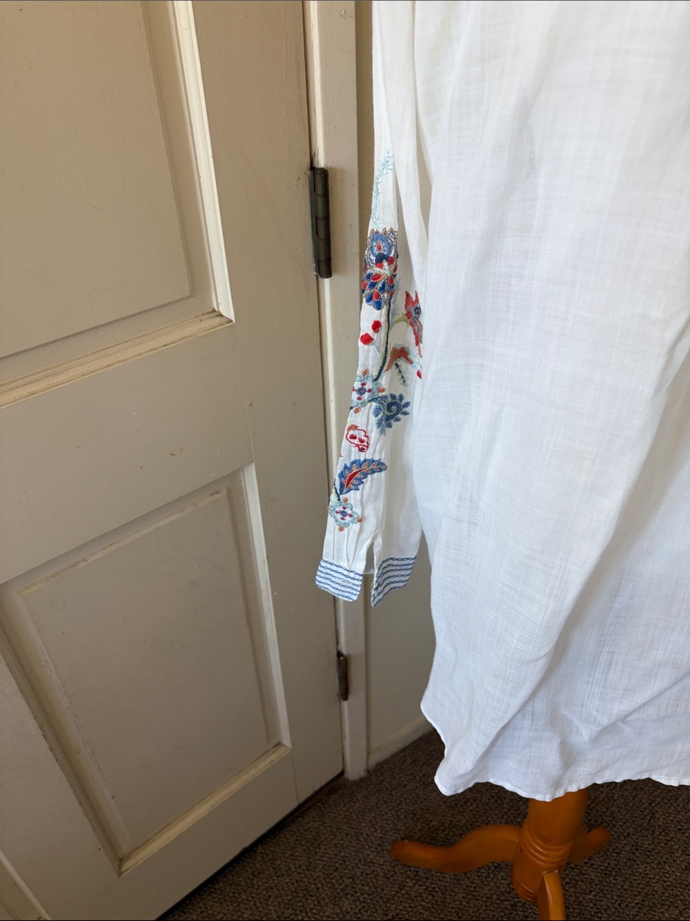 Johnny Was White Embroidered Tunic with Blue, Red and Green Floral Motif - Picture 5 of 7